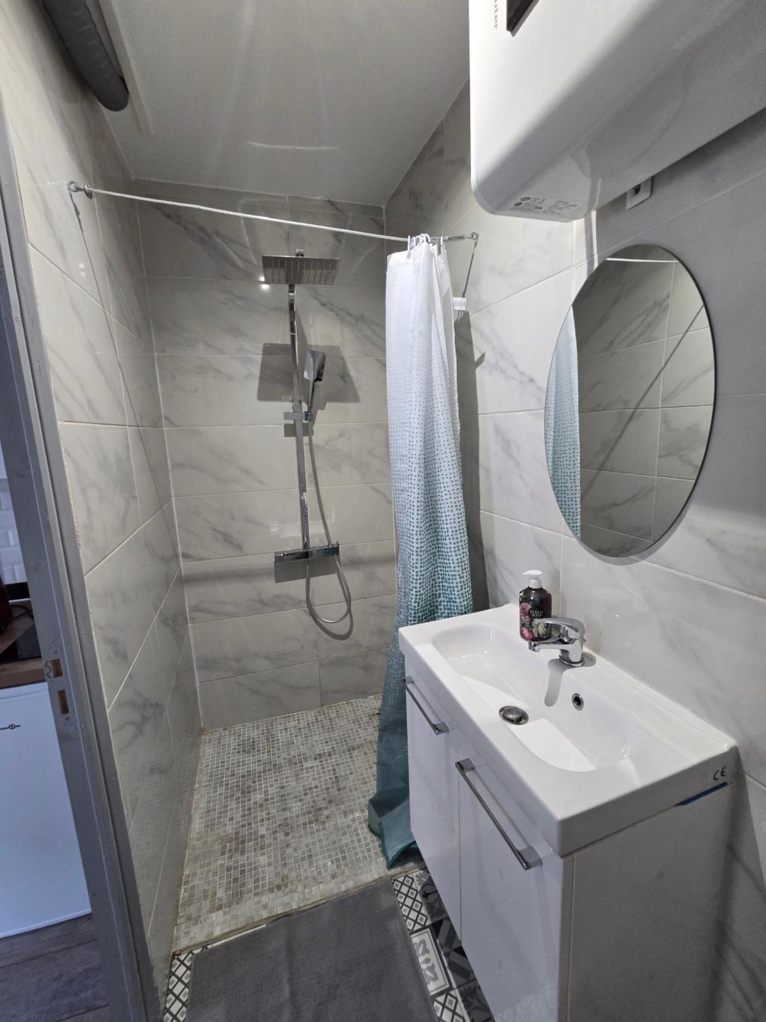 Appartement Hypercentre 301 +Wifi+Independant+ Cuisine Toilette Salle De Bain Privative Valenciennes Esterno foto